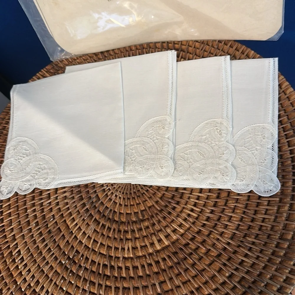 New Set of 4 Vintage 1970’d Battenburg Lace White Linen Table Napkins